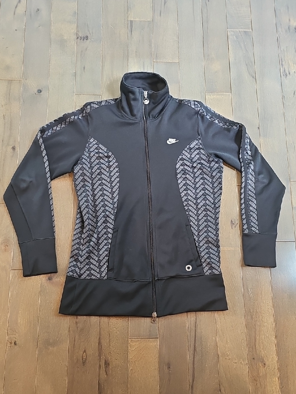 Vintage Nike Women's Black Full-Zip Track Jacket with Gray Pattern, Medium - Picture 1 of 11